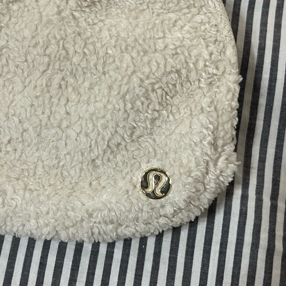 Lululemon Everywhere Belt Bag 1L Fleece - Picture 10 of 12